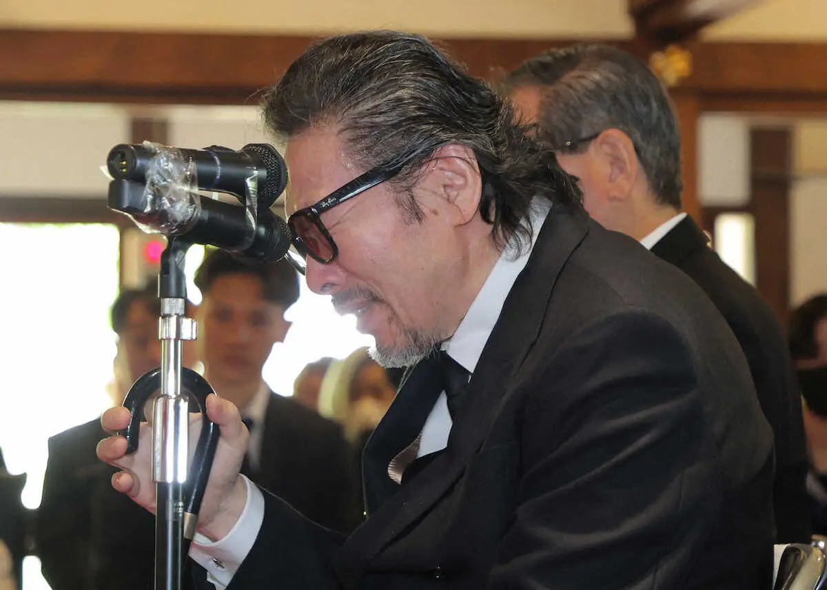【画像・写真】【弔辞全文】新間寿さん葬儀で佐山サトル涙「まだ別れたくないです。僕が成功するまで見守って」