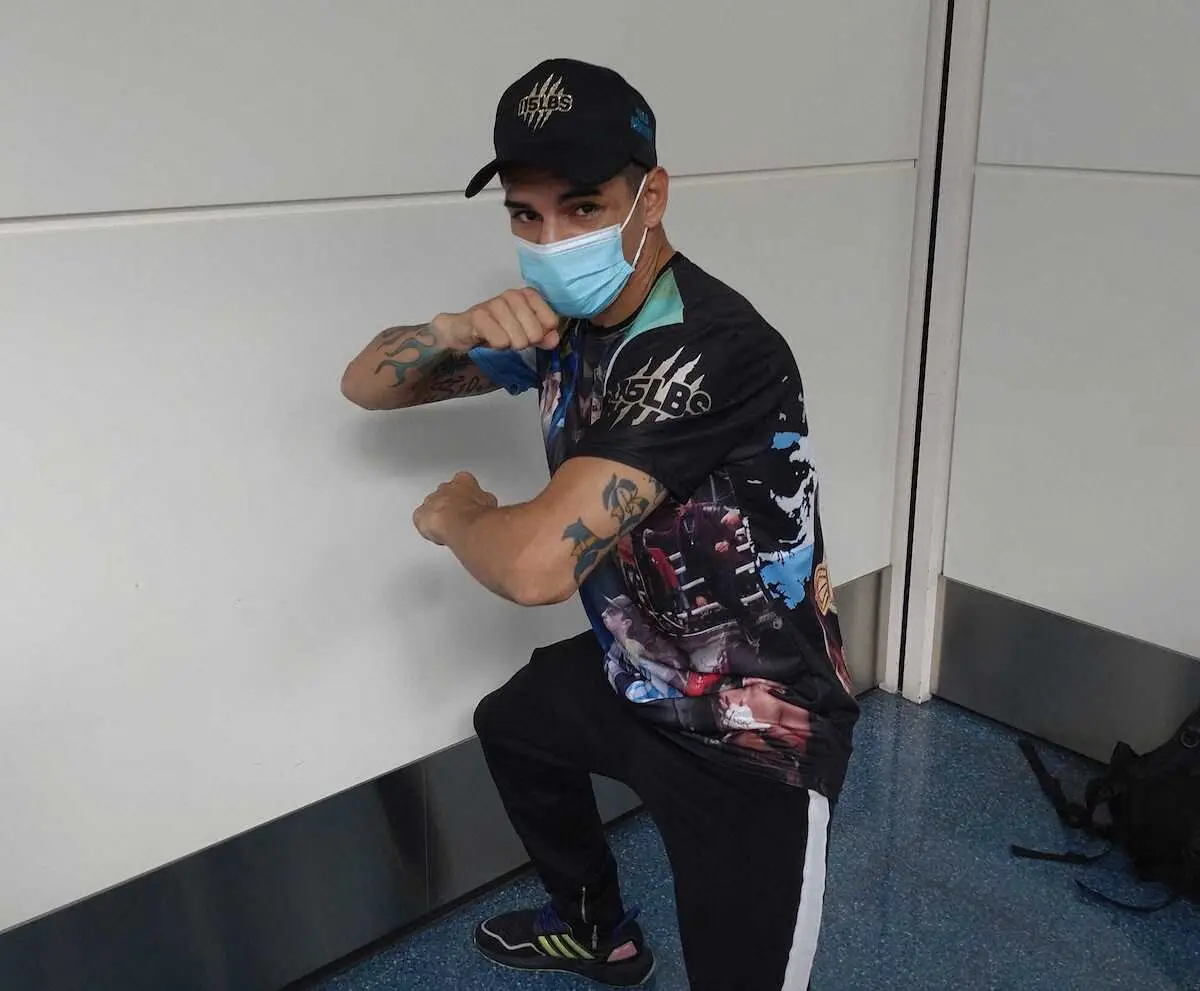 【画像・写真】【プロボクシング】マルティネスがマスク着用で来日　井岡戦へインフル対策万全をアピール