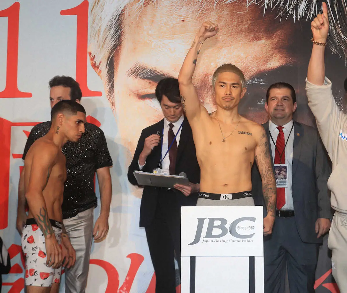 【画像・写真】井岡一翔＆マルティネス　公式計量は両者一発パス　あす11日にリベンジ戦