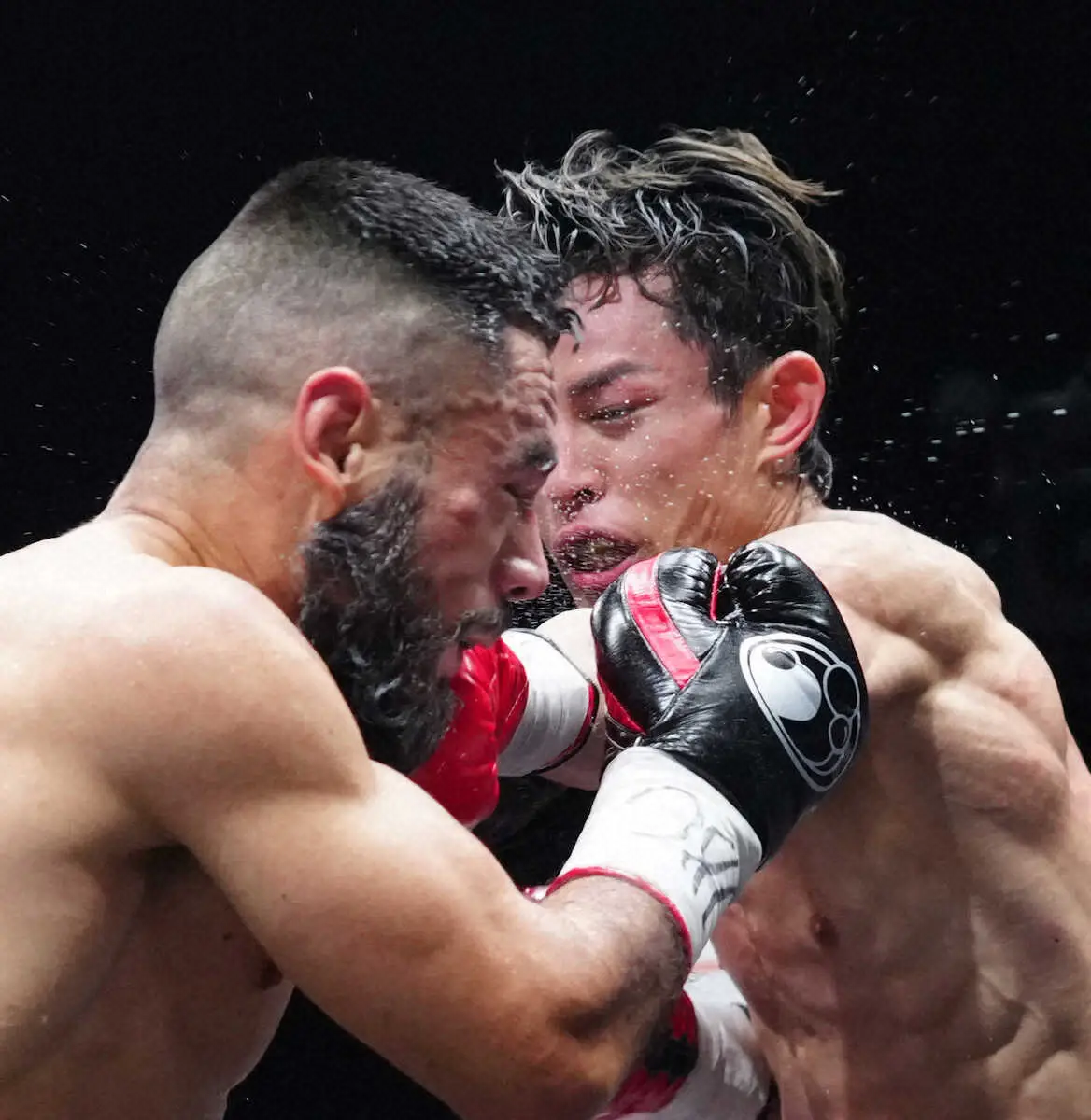 【画像・写真】力石政法　プロ18戦目の世界戦で足を止める打ち合い！ファン大興奮「意地のぶつかり合い」