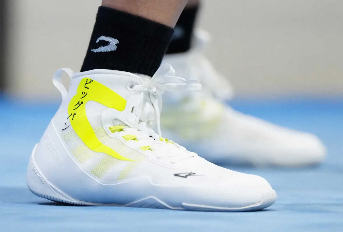 【画像・写真】＜中谷公開練習＞シューズにビッグバンの文字（撮影・大城　有生希）