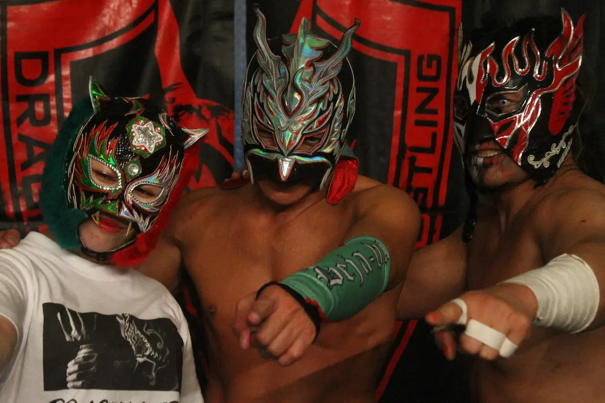 【画像・写真】勝利した豪華トリオ！（左から）スターライト・キッド、ドラゴン・キッド、エル・デスペラード（撮影・酒井卓也）