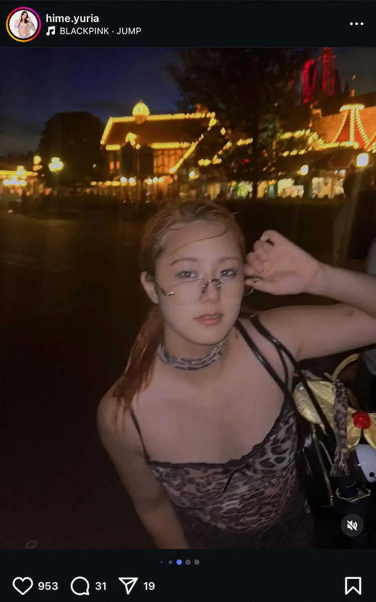 【画像・写真】女子レスラーがおなか“チラリ”のヒョウ柄キャミ＆ジーンズコーデでディズニー堪能！「かわいすぎ！」の声