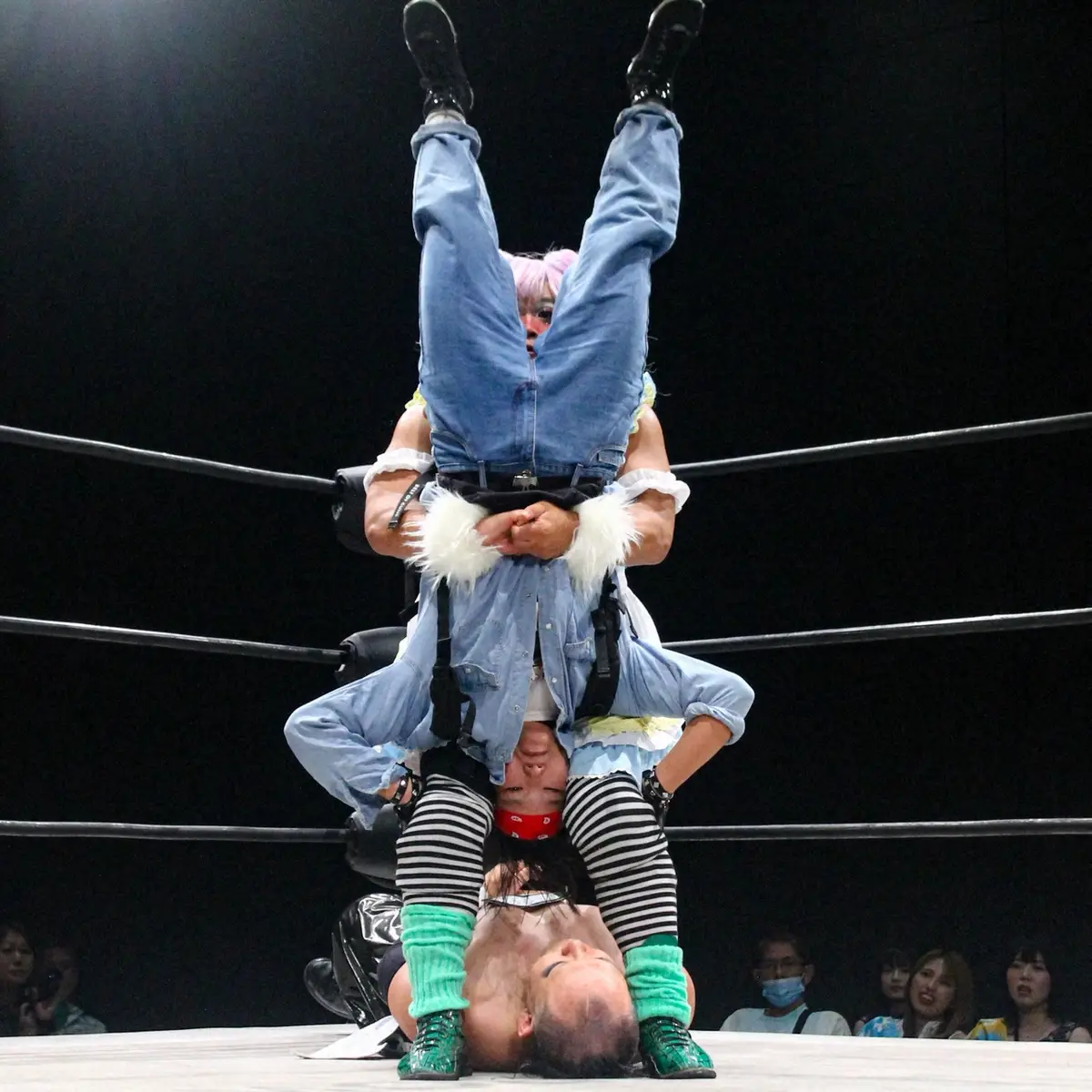 【画像・写真】シゲコ・デラックスがパイルドライバーで電車MICHI男を突き刺す！KAZMAが下敷きに…（撮影・酒井卓也）