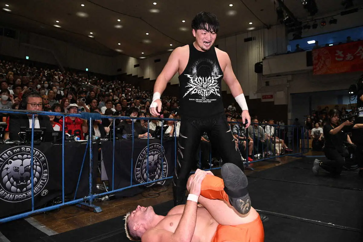 【画像・写真】【新日】成田がセイバーJrとの前哨戦に勝利「そのベルトを持っていいのは俺だ」