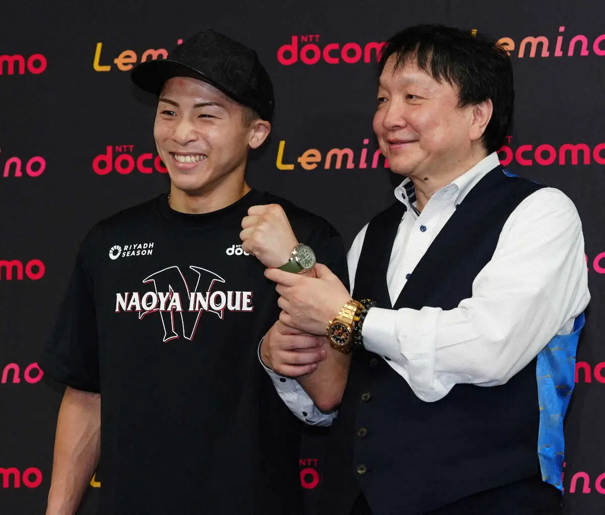 【画像・写真】＜井上尚弥一夜明け会見＞記者会見に臨んだ井上（左）と大橋会長（撮影・島崎忠彦）