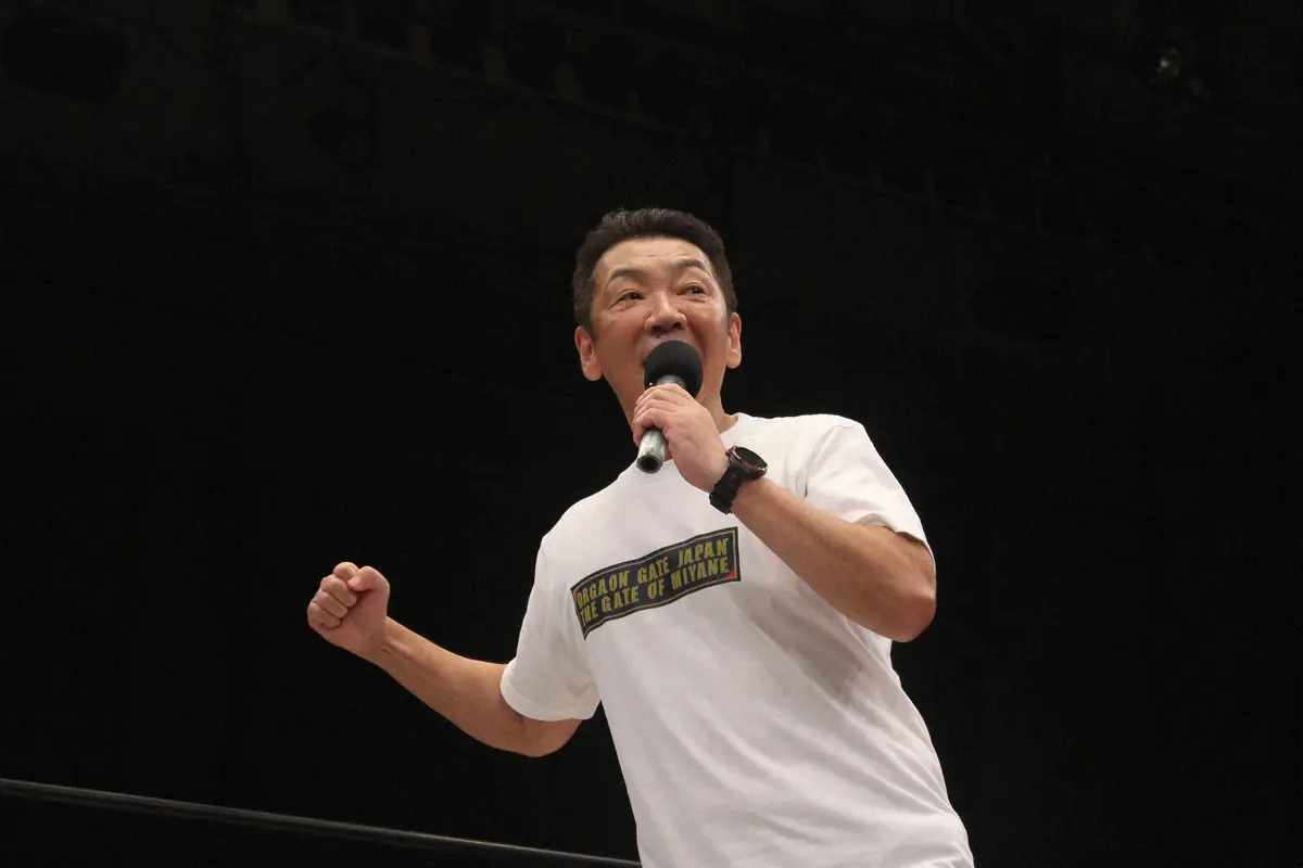 【画像・写真】大会オープニングであいさつする宮根誠司（撮影・酒井卓也）