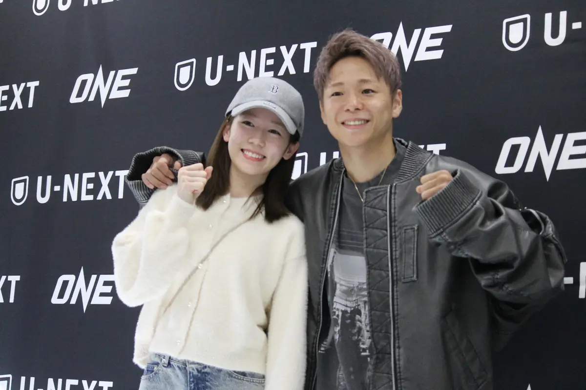 【画像・写真】武尊　復活勝利に安ども…右親指の骨に“ヒビ”「すぐ治ります」　妻・川口葵との夫婦2Sも披露