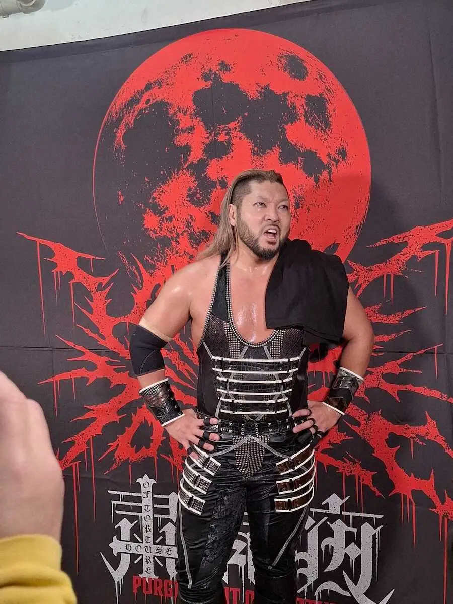 【画像・写真】【新日本】EVILがシュン・スカイウォーカーに快勝 「朝飯前の軽い運動なんだよ」