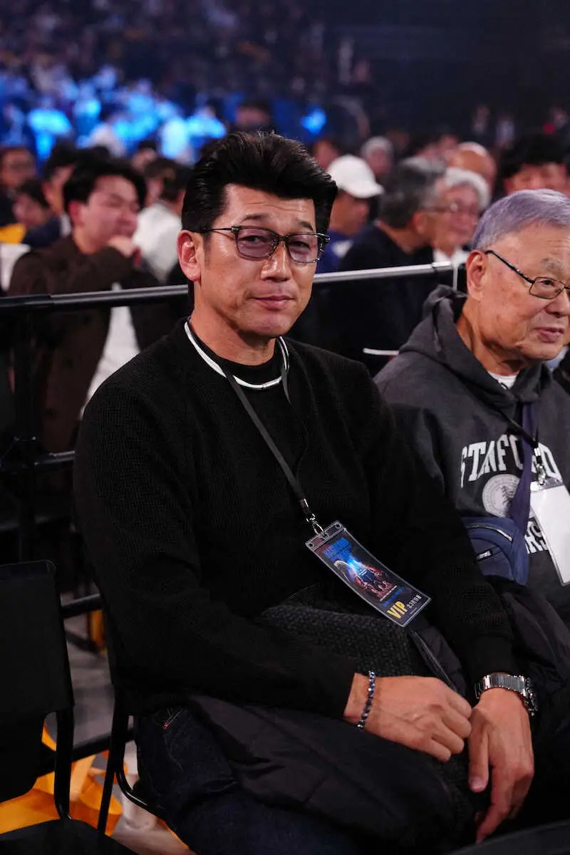 【画像・写真】ファン注目の天心―拓真戦　著名人も続々来場　お笑い芸人、元プロ野球監督の姿も