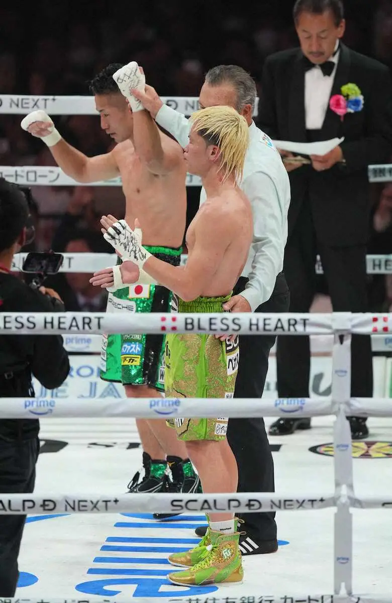 【画像・写真】＜WBC世界バンタム級王座決定戦　那須川天心・井上拓真＞判定で敗れ肩を落とす那須川（撮影・沢田　明徳）