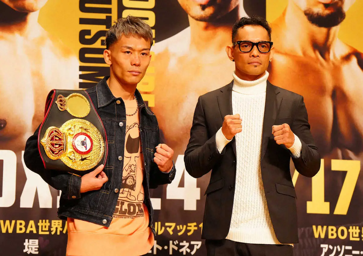 【画像・写真】＜トリプル世界戦会見＞ポーズを決めフォトセッションに臨む堤（左）、ドネア（撮影・大城　有生希）