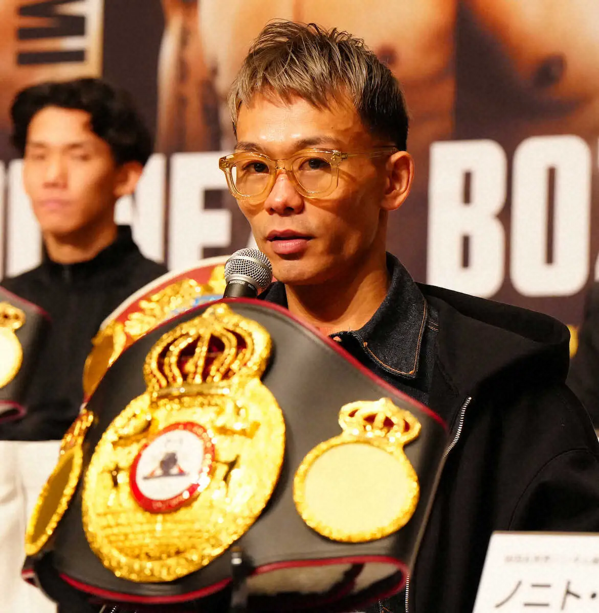 【画像・写真】＜トリプル世界戦会見＞記者からの質問に答える堤（撮影・大城　有生希）