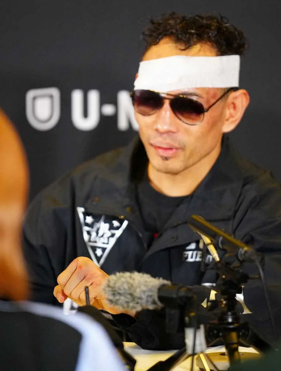 【画像・写真】世界5階級制覇レジェンド「リングに戻りたいが今は…」　激闘終えてドネアが包帯姿で会見に「タフだった」