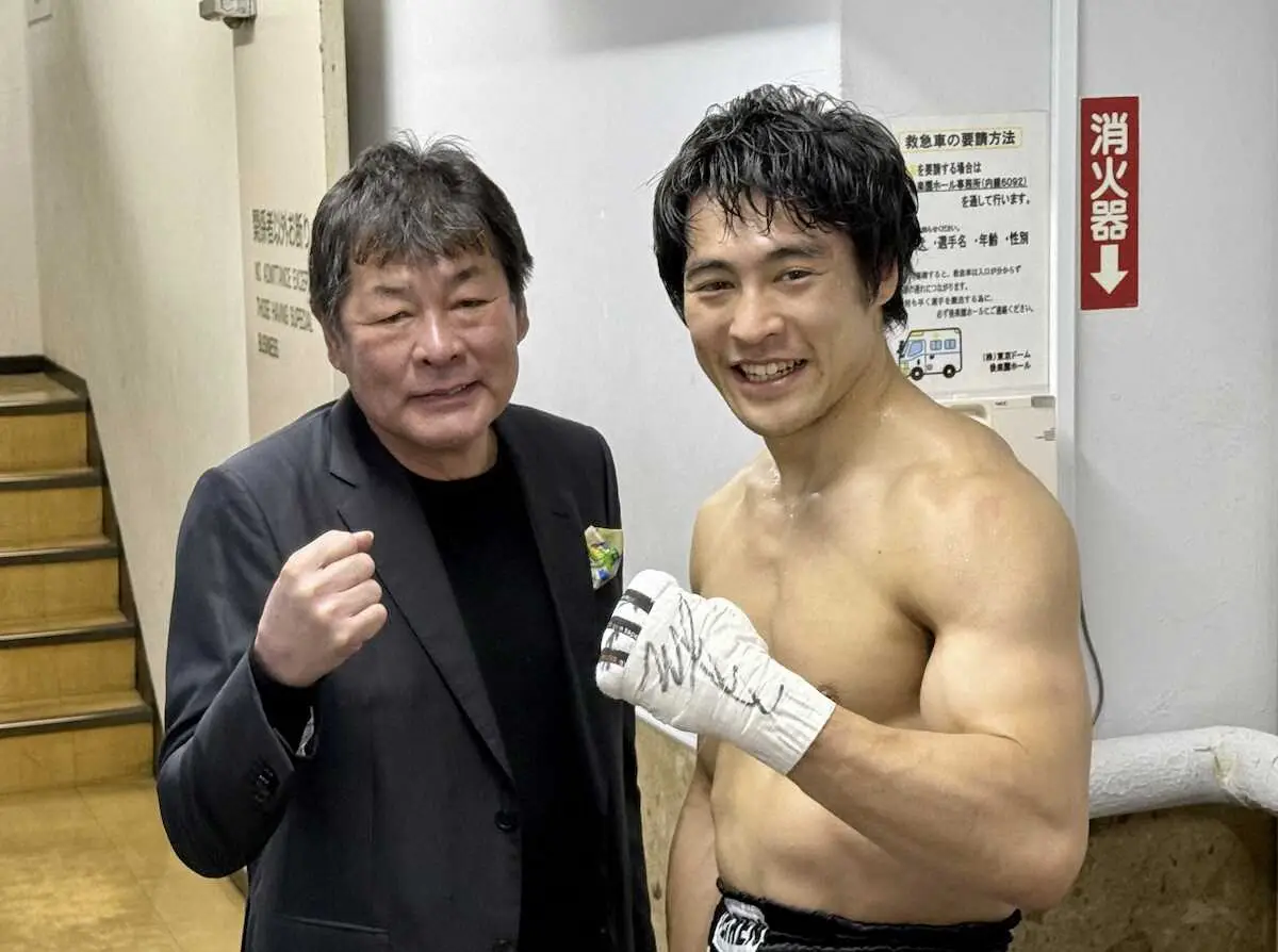 【画像・写真】赤井英五郎が初回TKO勝ちで再起　「常に崖っぷち」約11カ月ぶりのリングでA級昇格　父・英和も大絶叫