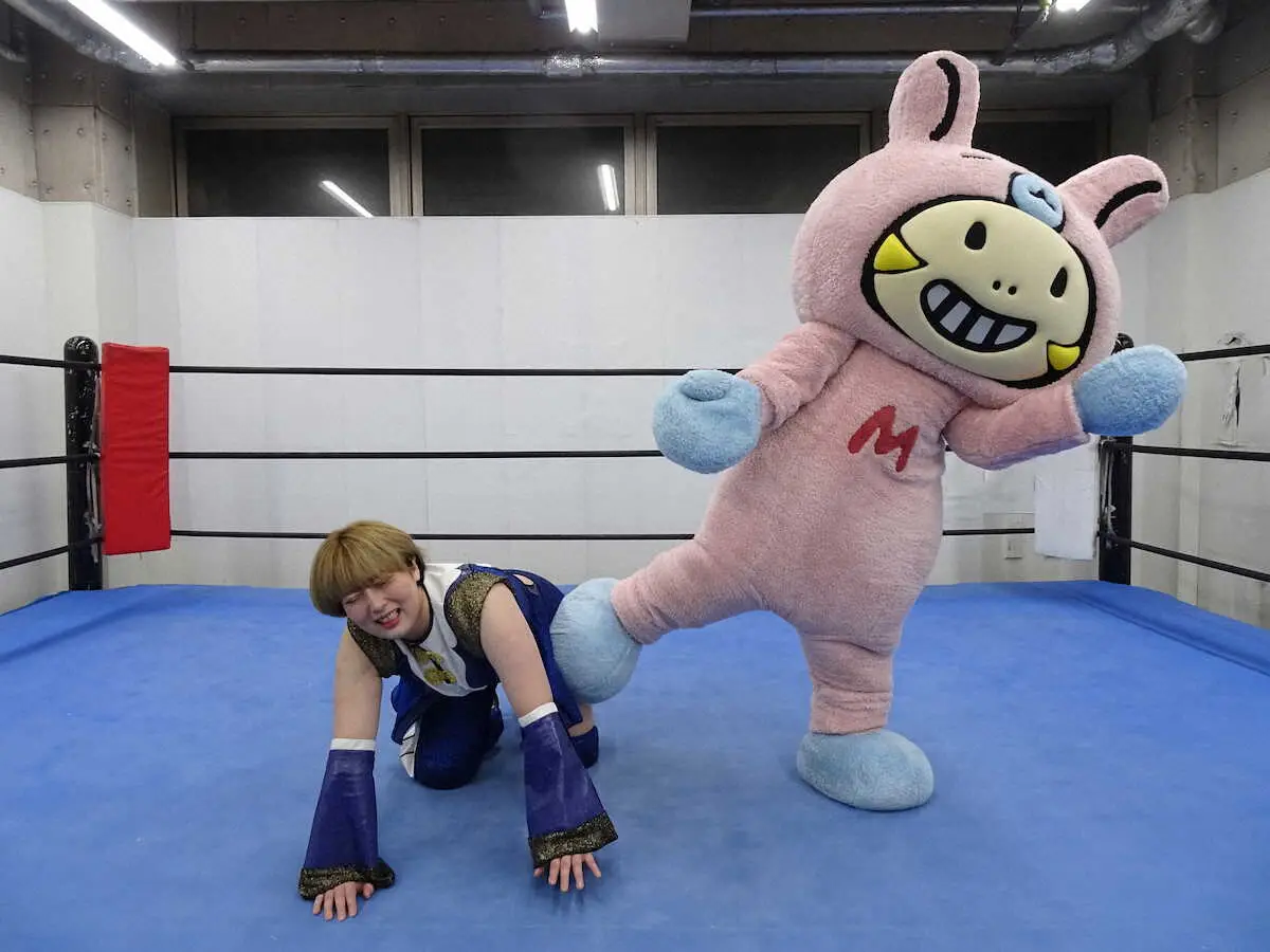 【画像・写真】【東京女子プロレス】3・29両国でデビューする「ミニモちゃん」が真弥相手に打撃技を披露