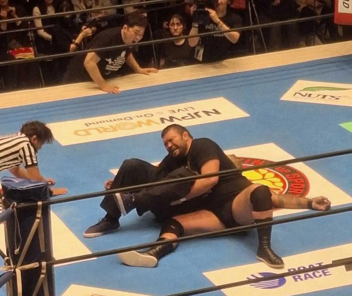 【画像・写真】【新日本】ウルフアロン、初出場のNJC1回戦で敗退…またもHOT軍の乱入にやられノーコメント