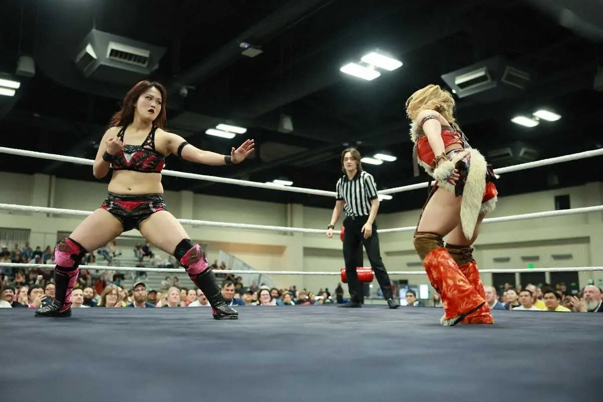 【画像・写真】【東京女子プロレス】山下実優が米テキサスで同日デビューの“ライバル”中島翔子を蹴りで圧倒
