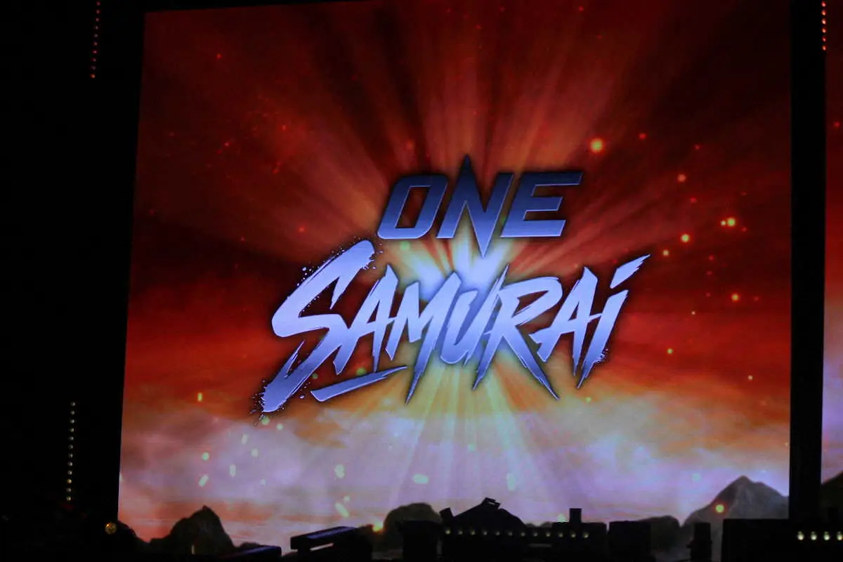 【画像・写真】【ONE】第1試合から珍事！リングアナが判定時にコールミス　レフェリーも“敗者”の手を挙げる