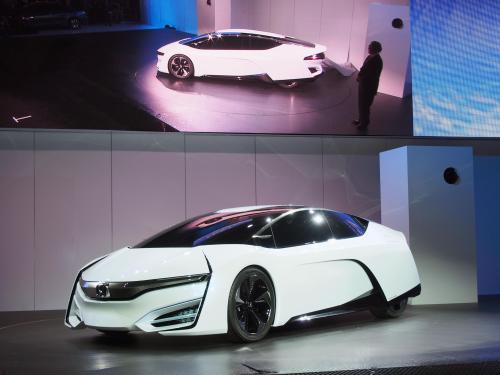 米ロサンゼルスの自動車ショーで公開されたホンダの次世代燃料電池車の試作車