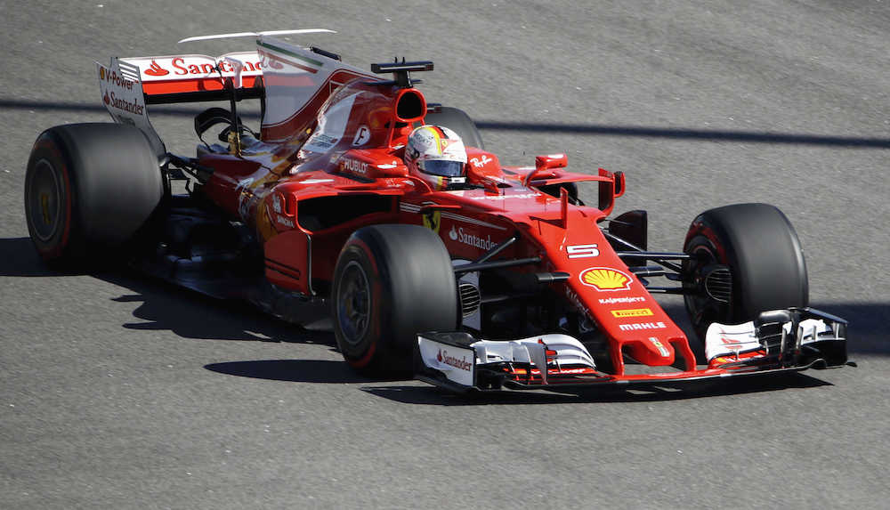 Ｆ１ロシアＧＰ予選で走行するフェラーリのセバスチャン・フェテル（ＡＰ）