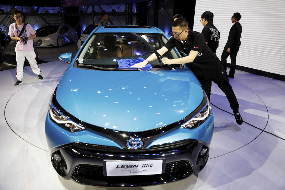 北京国際モーターショーで公開されたトヨタ自動車の「レビン」のプラグインハイブリッド車