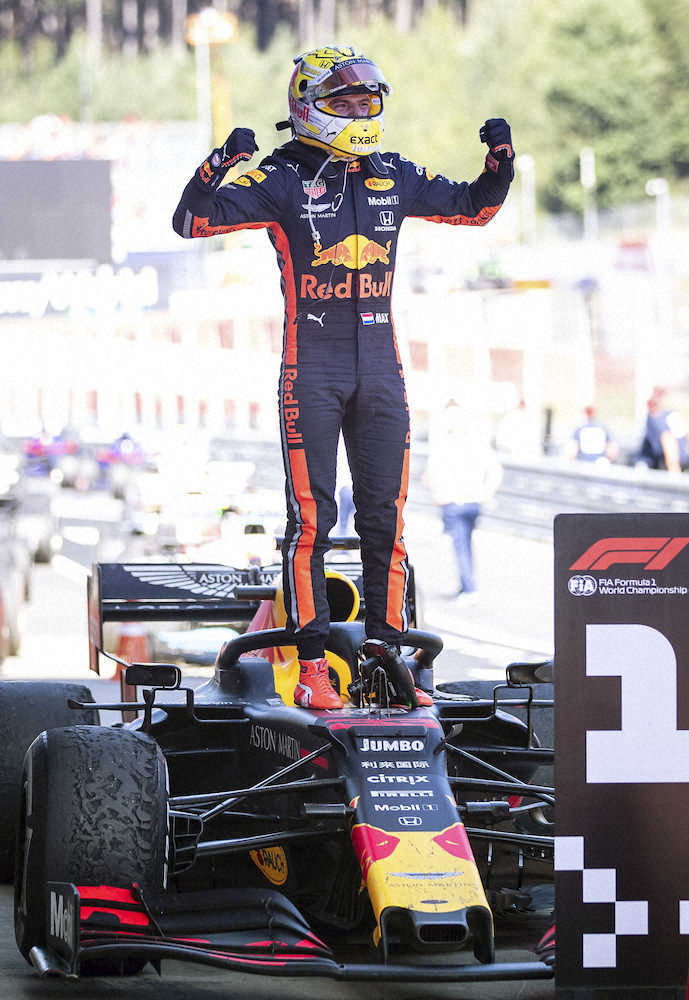 F1のオーストリアGPで優勝し、喜ぶレッドブル・ホンダのマックス・フェルスタッペン