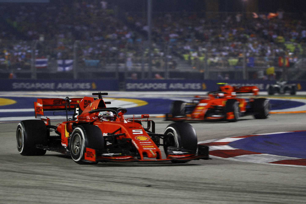 【画像・写真】シンガポールGP　3番手スタートながらピットストップ戦略などで優勝を飾ったフェテル（フェラーリ）