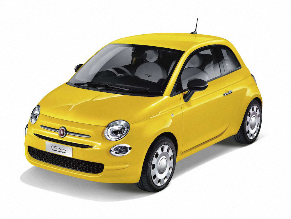 鮮やかな黄色の小型車　FCAジャパンの鮮やかな黄色の小型車「フィアット500ミモザ」