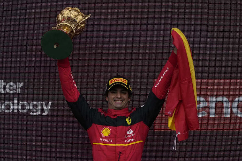 参戦150戦目で、F1初優勝を飾ったフェラーリのサインツ（スペイン）