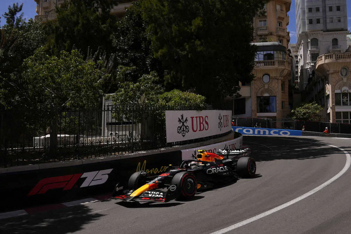 【画像・写真】モンテカルロ市街地コースを走行するレッドブルの角田裕毅（AP）