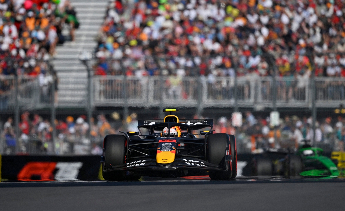 予選を走行する角田裕毅のマシン（ロイター）