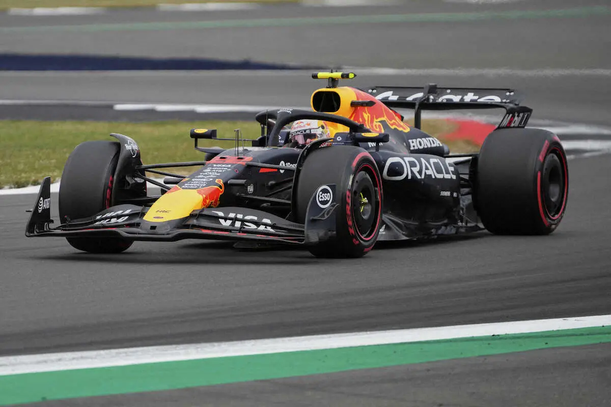 【画像・写真】予選を走行する角田裕毅のマシン（AP）