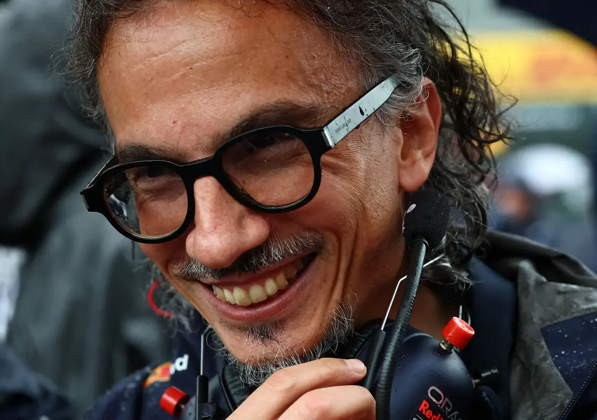 【画像・写真】レース前に笑顔を見せるレッドブルのメキース代表（ロイター）