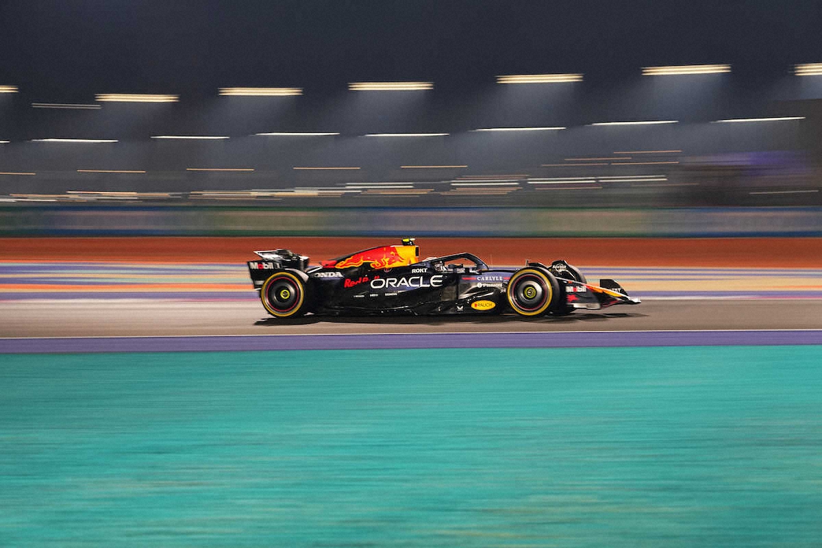 スプリント予選を走行する角田裕毅のマシン（AP）