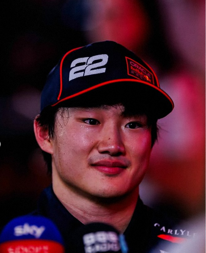 スプリントで5位に入り手応え十分でインタビュー受ける角田裕毅だったが…（レッドブル・レーシングの公式インスタグラムより）