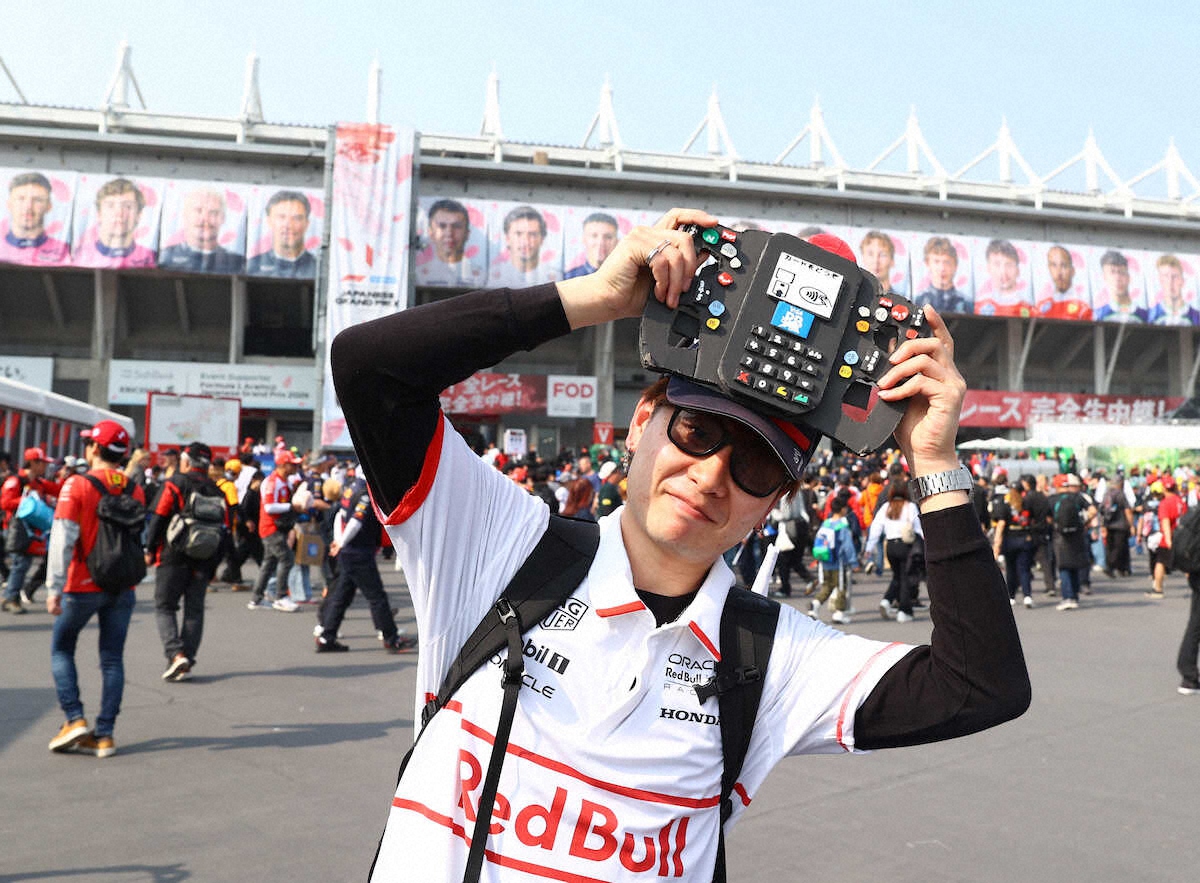 ＜F1日本GP　決勝＞レースを楽しみに待つファン（撮影・岸　良祐）