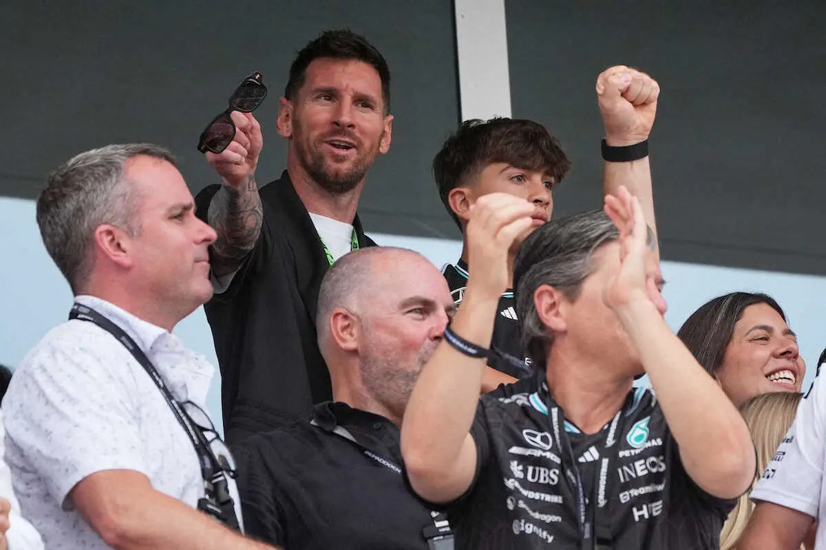 【画像・写真】マイアミGP決勝を観戦するリオネル・メッシ（AP）
