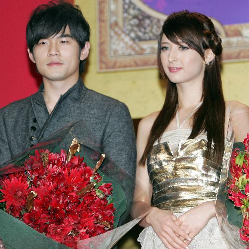 【画像・写真】リア興奮！「大好き」俳優に花束贈呈