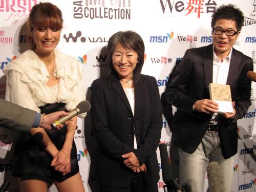 ＭＳＮのリニューアル会見で笑顔のマリエ（左）と奈良橋陽子さん、水野敬也氏