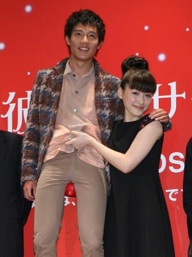 【画像・写真】綾瀬はるか“怪力”アピール!?