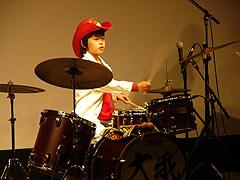 【画像・写真】小４ドラマー通天閣で記念ライブ