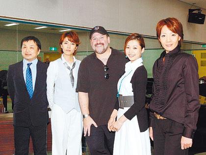 【画像・写真】ワイルドホーン氏　安蘭けいを激励