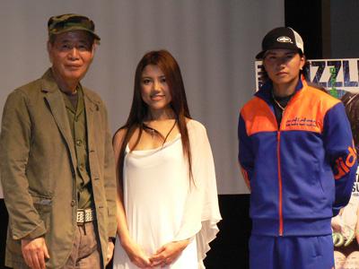 映画「神様のパズル」のイベントに出席した（左から）角川春樹プロデューサー、ＡＳＵＫＡ、市原隼人