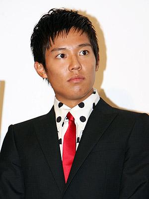 【画像・写真】小出恵介イタタ…腹激痛で緊急手術