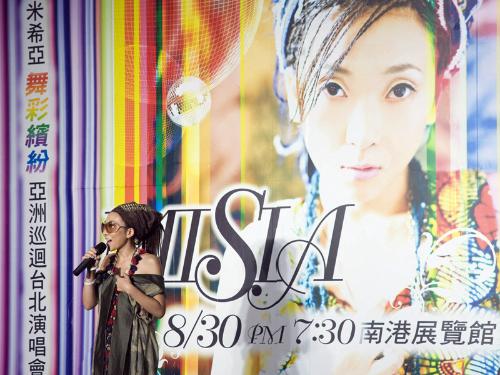 【画像・写真】ＭＩＳＩＡ「子供に笑顔を」アジアツアー