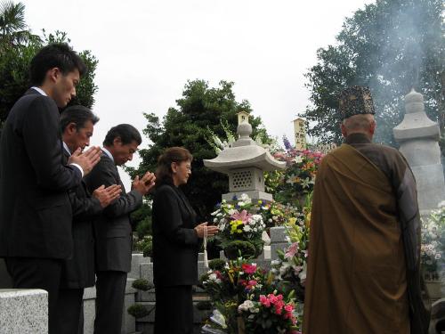 【画像・写真】石原裕次郎さんファンと墓参りは来年まで