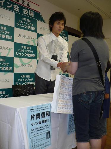 【画像・写真】ゴーオンブルー握手会に女性ファン興奮