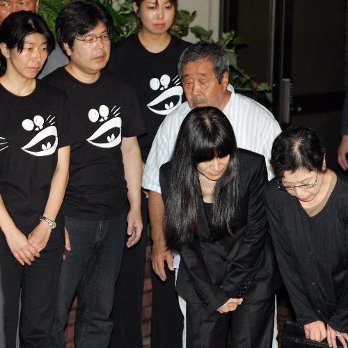 【画像・写真】赤塚不二夫さん６年４カ月ぶりに無言の帰宅