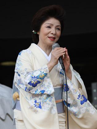 【画像・写真】三代沙也可　京都で新曲発表ミニコンサート